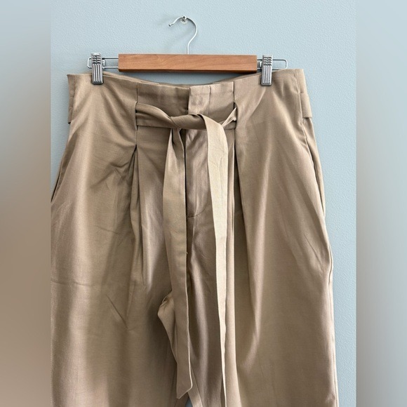 Halston High Waist Belted Tapered Pants Tan Paperbag Trouser M - Picture 3 of 7